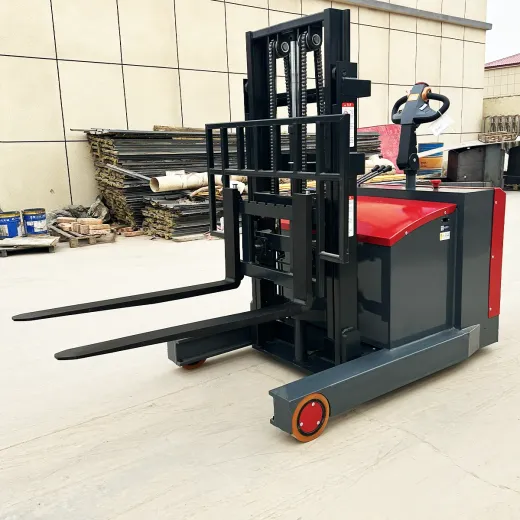 Cara Mengoperasikan Reach Truck di Gudang Rak Tinggi